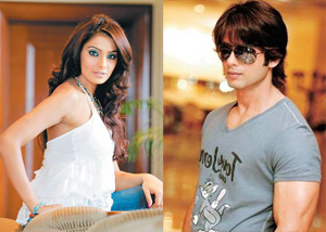 http://bollyspice.com/wp-content/uploads/2011/07/11jul_shahid-bipz.jpg