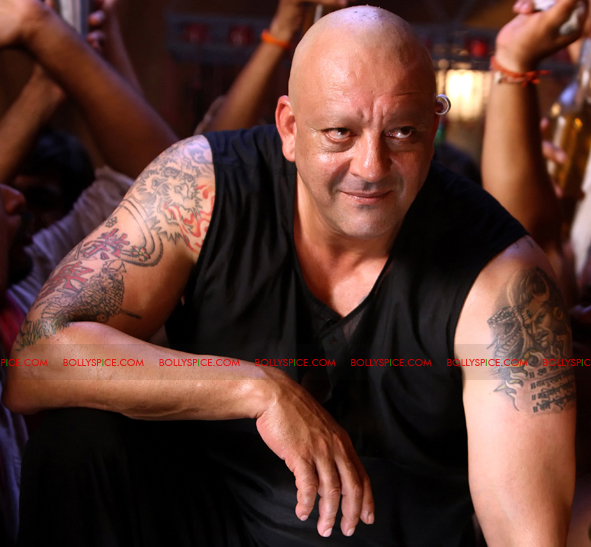 http://bollyspice.com/wp-content/uploads/2012/01/12jan_agneepath-presskit06.jpg