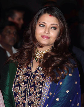 Aishwarya Baby on Aishwarya Rai Bachchan Ritesh Genelia Wedding Aishwarya Enjoying