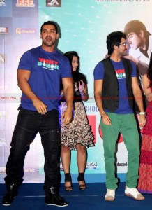 12apr vickydonor musiclaunch04 218x300 12apr vickydonor musiclaunch04