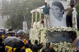 Rajesh Khanna funeral 300x197 India Bollywood Funeral