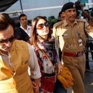 12oct Saifeena ArriveDelhiAirport02 185x185 Saifeena Reception: Bollywood, Bebo and all that Jazz