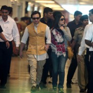 12oct Saifeena ArriveDelhiAirport04 185x185 Saifeena Reception: Bollywood, Bebo and all that Jazz
