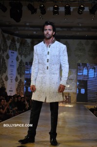Hrithik Roshan in Manish Malhotra 199x300 Hrithik Roshan in Manish Malhotra