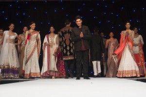 Manish Malhotra19 300x199 Manish Malhotra19