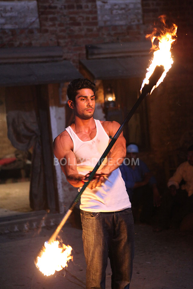 13may_Prateik-Fire-Issaq