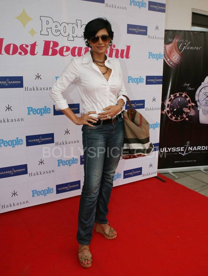 Mandira_Bedi_People