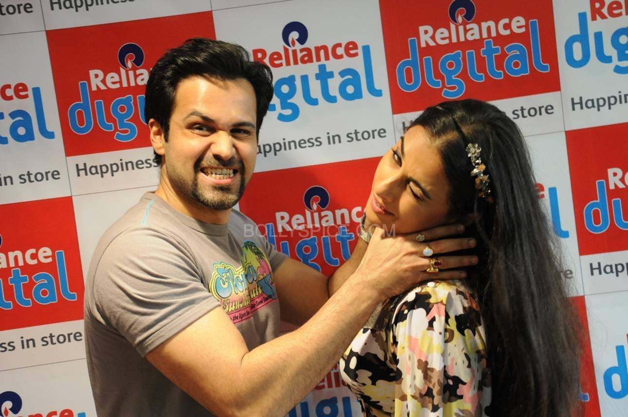 Emraan Hashmi and Vidya Balan Strike a Funny Pose at Reliance Digital, Ahmedabad.