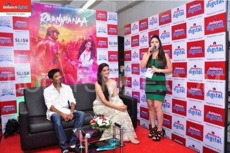 Sonam Kapoor and Dhanush Promoting Raanjhana at Reliance Digital