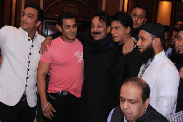 13jul_Salman-SRK-Hug03