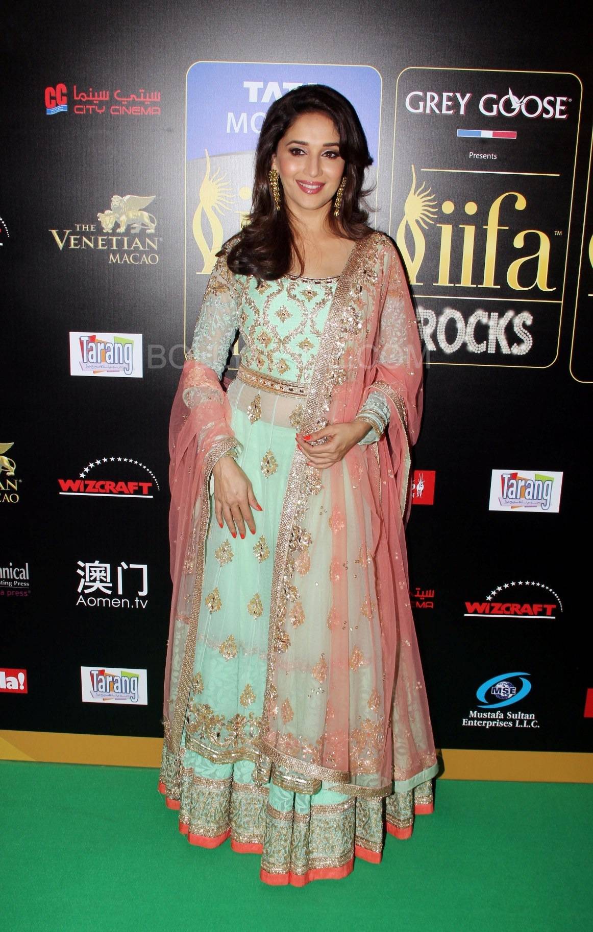 Madhuri Dixit Nene at IIFA Rocks Green carpet