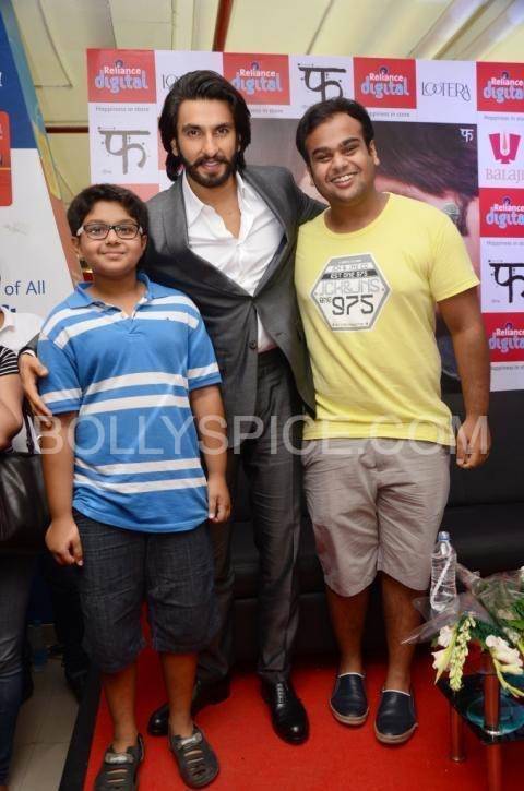 Ranveer Singh Posing with his fans at Reliance Digital, Gurgaon