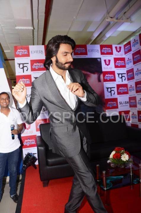 Ranveer Singh does an Impromptu Jig at the Reliance Digital Store