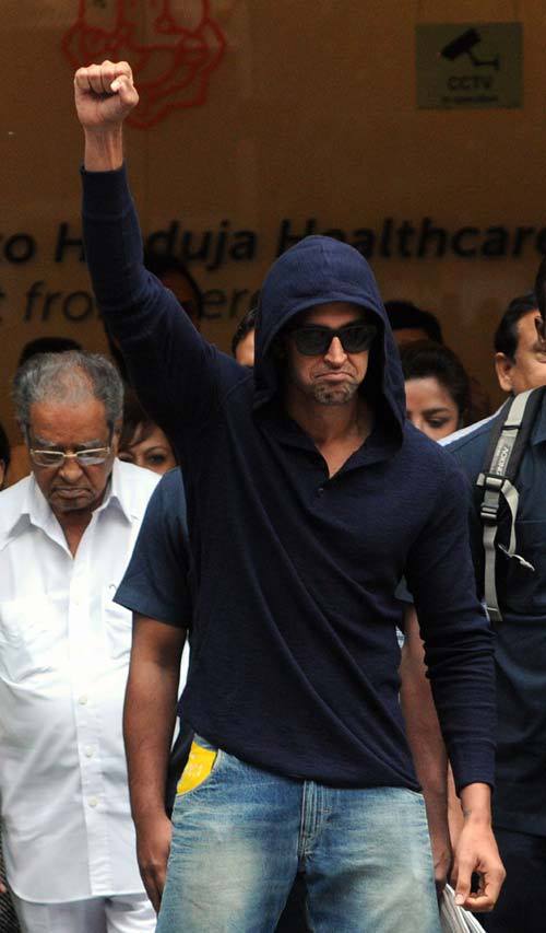 hrithikleaveshospital03