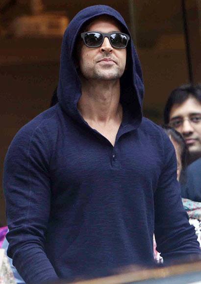 hrithikleaveshospital06