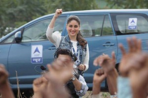 13aug_Kareena-Satyagraha01