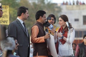 13aug_Kareena-Satyagraha02