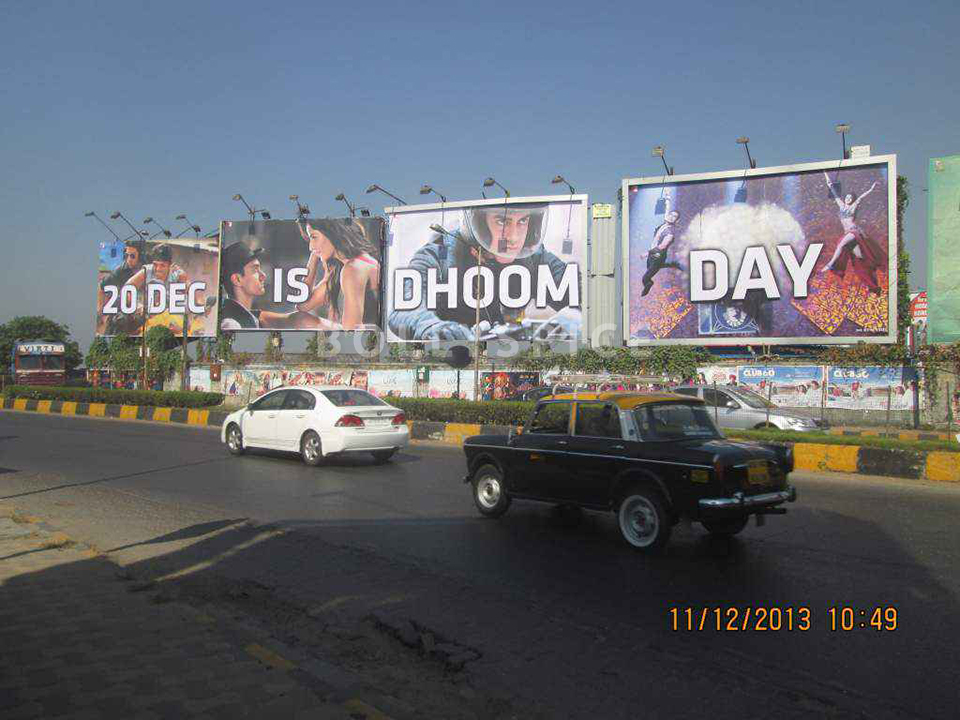 13dec_Dhoom3hoarding