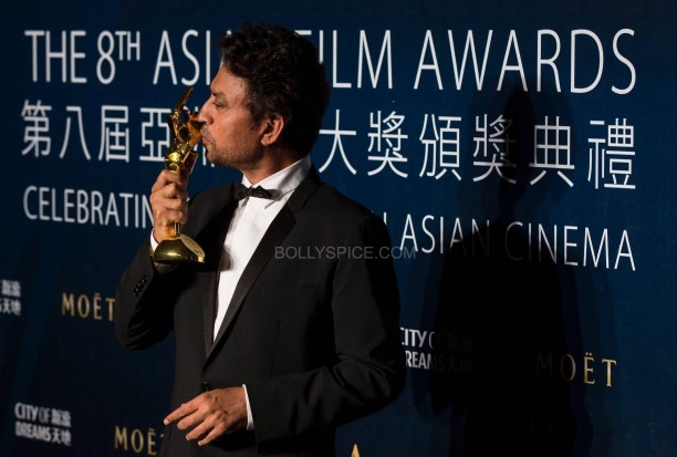 Khan kisses his trophy after winning the Best Actor for "The Lunchbox" at the 8th Asian Film Awards in Macau