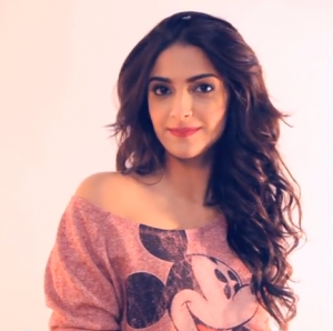 SonamKapoorkhoobsurat