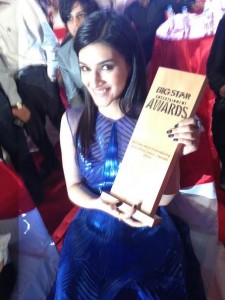 14dec_Kriti Sanon Big Star Entertainment Awards