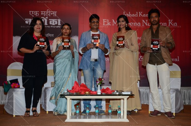 L-R-Farah Khan, Deepti Naval, Irshad Kamil, Sonam Kapoor, Irrfan Khan at the Mumbai launch of Irshad Kamil's book of poems - Ek Maheena Nazmon Ka