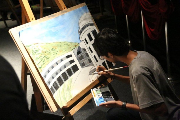 Student painting at a masterclass_Whistling Woods International