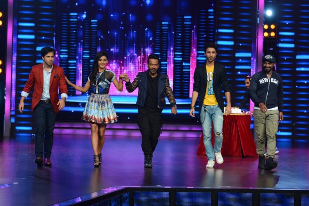 Catch Dance + from 26th July at 8 pm only on STAR Plus  (1)