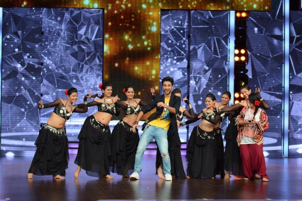 Catch Dance + from 26th July at 8 pm only on STAR Plus  (4)
