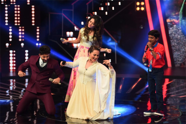 15sept_sonakshiindianidol-02