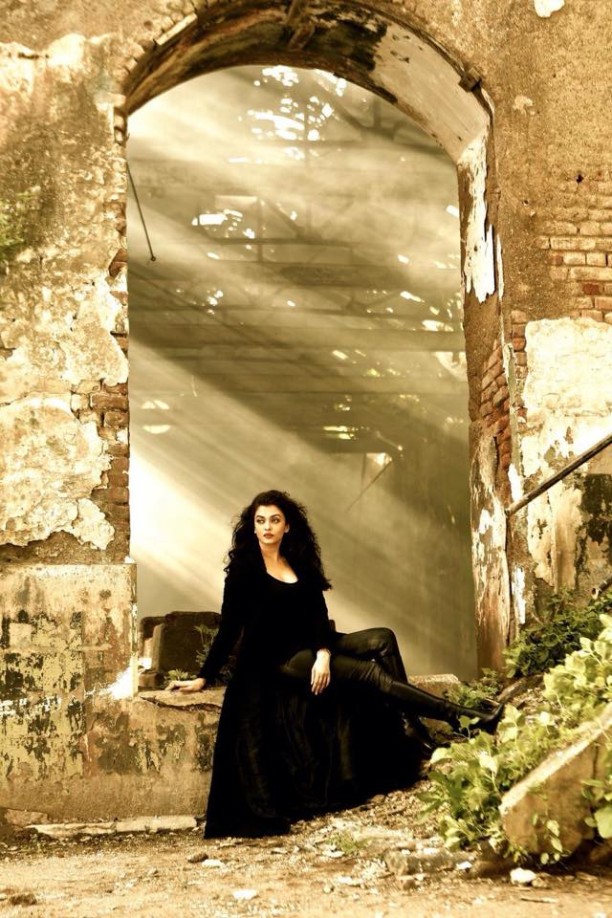 Aishwarya-BANDEYAA-jazbaa01