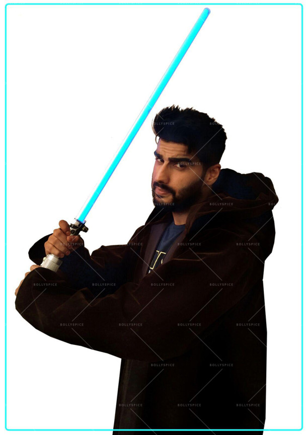 15oct_ArjunKapoor-StarWarsLightsaber