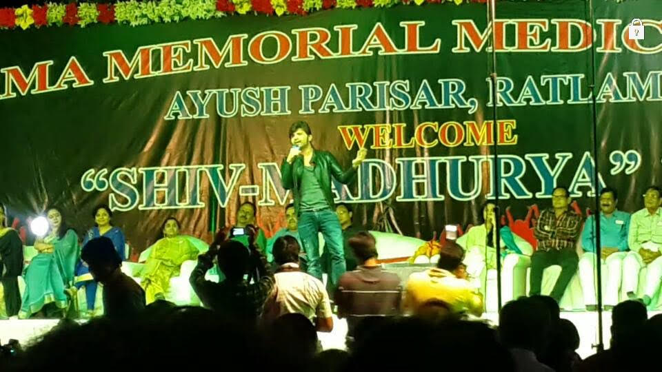 Himesh Reshammiya performs in Ratlam, India 2