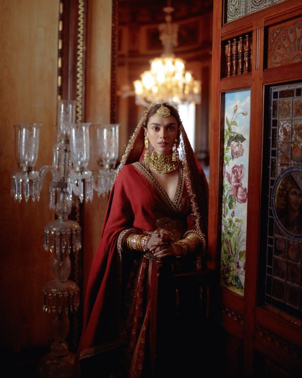 Aditi Rao Hydari is epitome of grace and elegance in red handloom saree :  Bollywood News - Bollywood Hungama